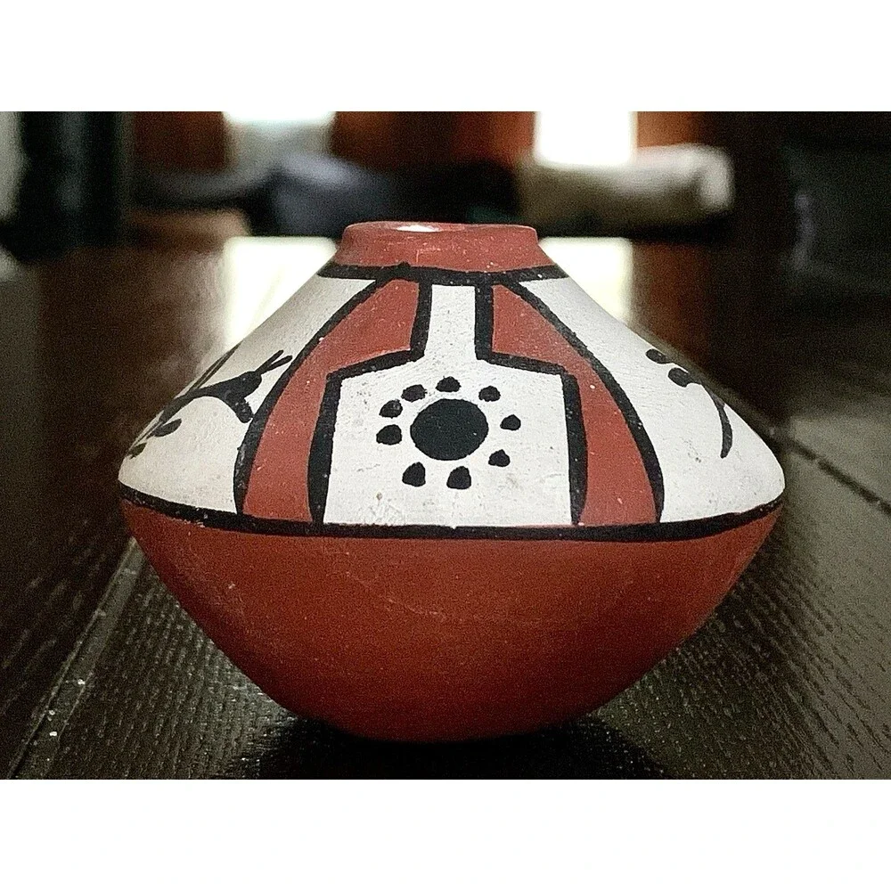 VINTAGE NATIVE AMERICAN SOUTHWEST MINIATURE ART POTTERY VESSEL HAND PAINTED CLAY